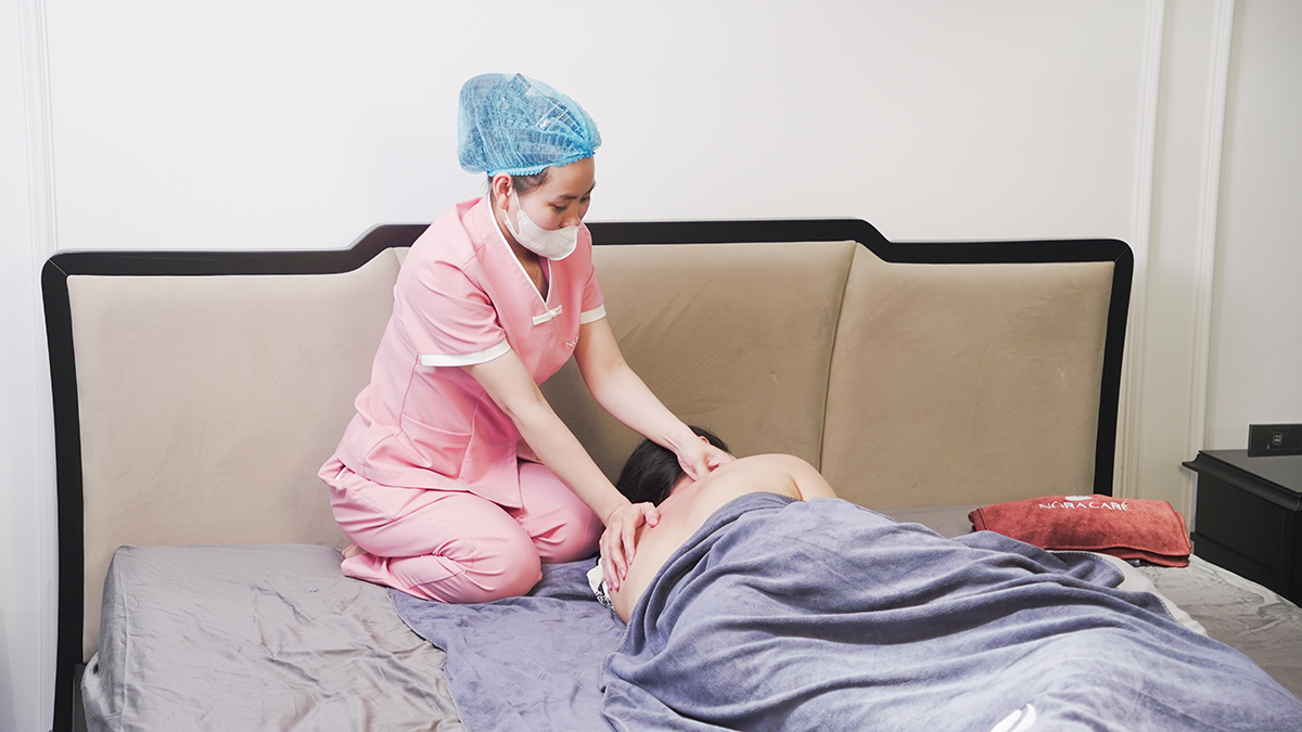 Giúp mẹ bầu được chăm sóc sức khỏe phục hồi giúp cải thiện lưu thông khí huyết.