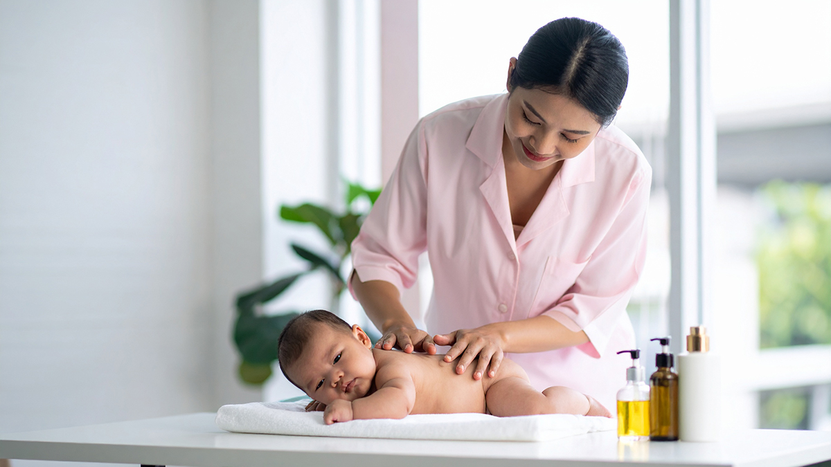 Liệu trình bảo mẫu giúp trẻ thư giãn, tăng cường khả năng tuần hoàn máu.