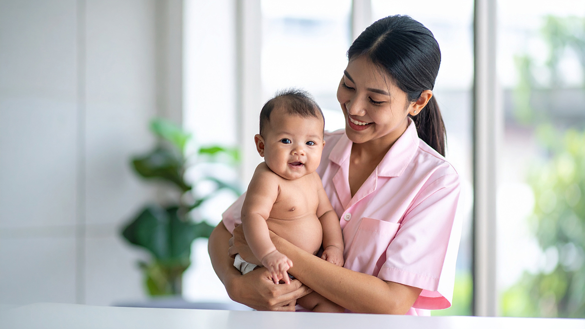 Bảo mẫu Nora Care chuyên môn cao đánh giá được vấn đề mà trẻ đang gặp phải.